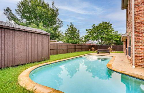 2 Mi to Old Town Spacious Burleson Vacation Home - Foto 28