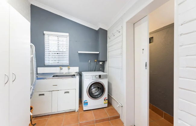 Beautiful 3BR Family Home With Backyard and BBQ - Photo 14