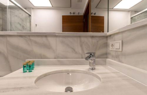 BiBo Suites Real Chancilleria - Photo 47