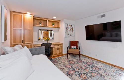 Spectacular condo with private golf privileges includes golf cart on Monterey Country Club !! - Foto 48