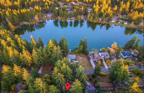 Charming Lakefront Cottage on Quiet Palmer Lake - Foto 8