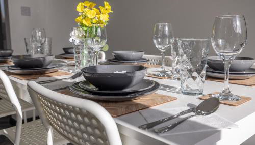 Modern 3 Bed House-Free Parking-by Holiday Homes - Foto 2