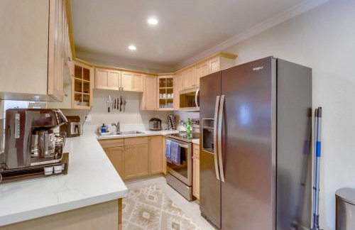 Entire Private Home with 3 Bedrooms 2 Bathrooms, Family Home Free Pool, Tub and Parking, Available Now - Foto 27