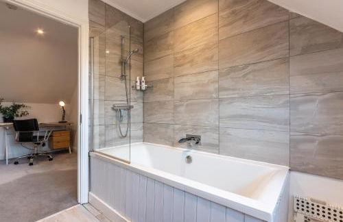 Cotswold holiday let with hot tub - The Old Garage - Foto 27