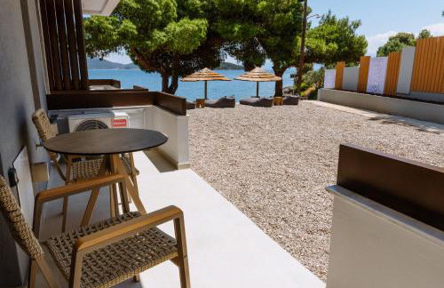 Trizonia Bay Hotel - Photo 80