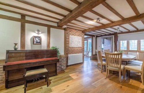 Dorney,Windsor Family Getaway with Hot Tub - Photo 5