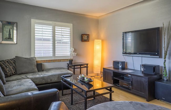 The Retro Escape City Park Hot Tub & Movie Theater - Foto 11