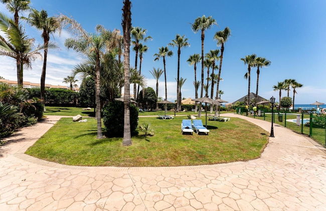 Beachfront Apartment -don Juan Manilva - Photo 17