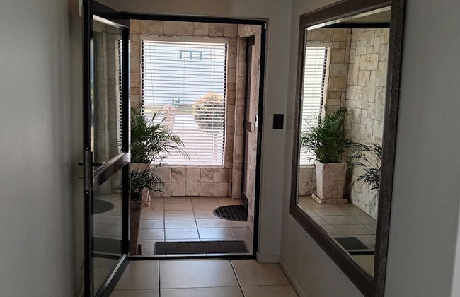 Relax in Style at Ndigo Blue, Langebaan's Coziest Holiday Home - Foto 20