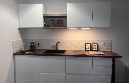 Charmant studio rénové - Photo 6