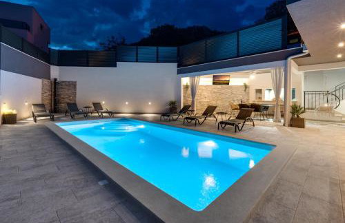 Villa Stella with 32 sqm private heated pool Jacuzzi Sauna Media room 3 bedrooms - Photo 39