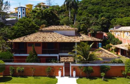 Belíssima Casa com extensa área externa - piscina, sauna, churrasqueira e campo de futebol - com 5 suítes e a 500 metros da Rua das Pedras - Foto 52