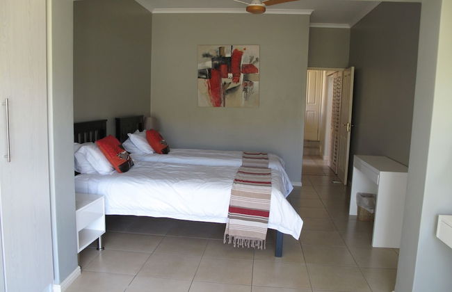 Stunning Cape Peninsula Holiday Villa With Pool - Photo 1