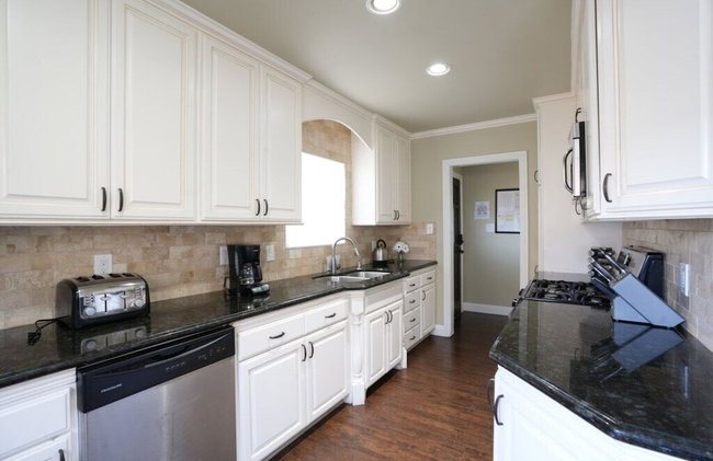 Classy 4 Bedroom 3 Bath Pool Home 3/4 Mile Walk To Disney - Foto 28
