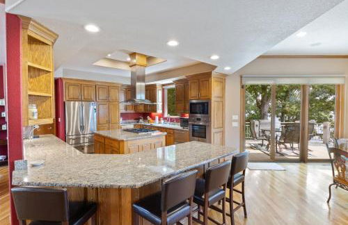 Pet-Friendly Home In The Main Channel w/ Breathtaking Sunsets & Lake Views - Foto 24