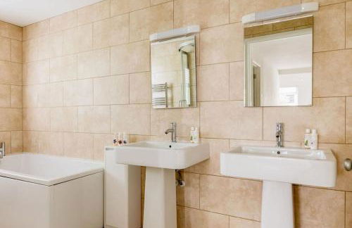 Cove Lodge - Photo 7