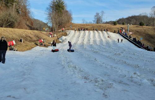 Spring Couples Getaway Hot Tub plus 500Mbps - Foto 43