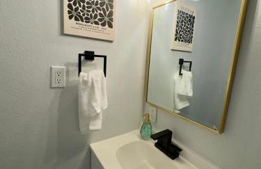 5 Star Stay Large Remodeled Modern 4BR Near UNT and TWU Sleeps 10 - Foto 27