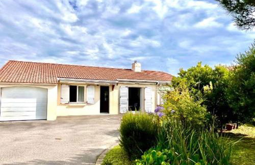 Location saisonnière plain-pied 4 à 6 pers Prefailles, 100m de la plage - Foto 1