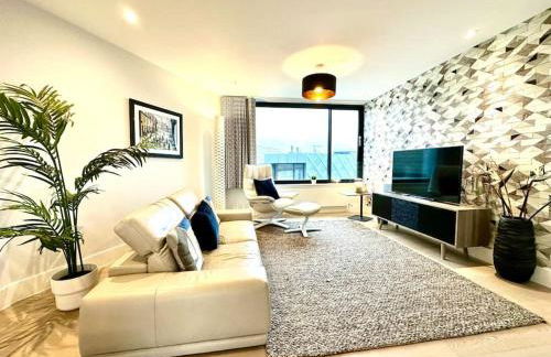 Sea View Ultra Modern 2 bedroom Apartment - 1 Min Walk to the Best Beach! - Great Location - FREE Parking - Fast WiFi - Smart TV - sleeps up to 4! Close to Purbeck, Corfe Castle, Sandbanks, Poole & Bournemouth - Foto 9
