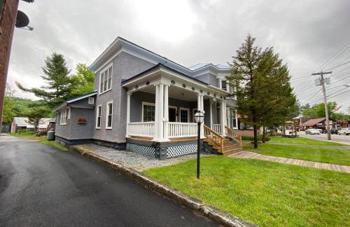 4-Bedroom Downtown Main St , great location! - Foto 22