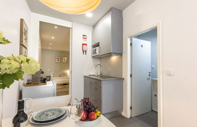 Bright 3BR Flat w/ AC in City Center by LovelyStay - Photo 37