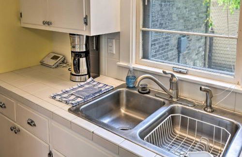 Bright Clear Lake Getaway, 4 Blocks to Downtown! - Foto 15