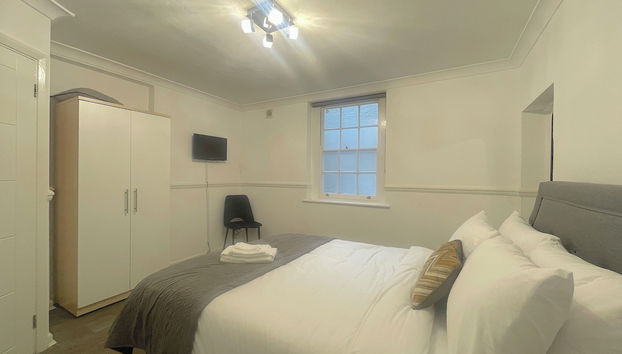 Centrally Located Budget Apartment, 3mins to Tube - Photo 3, Room