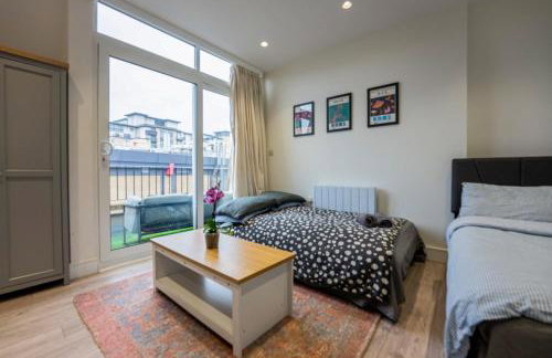 Modern Studio Flat with Balcony in Heart of London - Foto 6