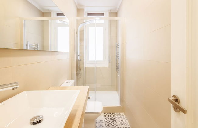 Apto Reformado con encanto by URBANHOSTS - Photo 13