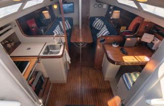 Sleep aboard a beautiful sailboat in Lisbon - Marina Parque das Nações - Foto 1