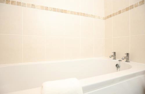 North Road By N And N Stays, perfect for contractor and corporate stays, Long Stays welcome, Free on street parking, WIFI, Near Gloucester Road - Foto 29