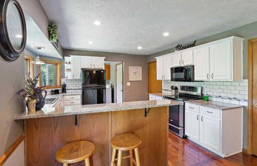 Tranquil Family Home with Yard, 14 Mi to Springfield - Foto 7