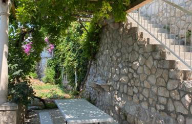Charming Seafront Stay at Villa Mara - Photo 16