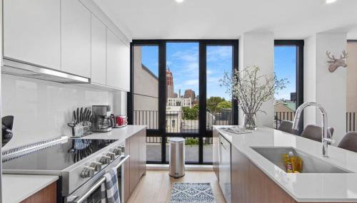 149BK-601 NEW PH 2BR-2Bath Private Rooftop W D - Foto 2