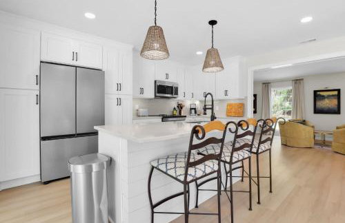 NEW! The White House, with 2 King Ensuites close to Parris Island and Downtown - Foto 14