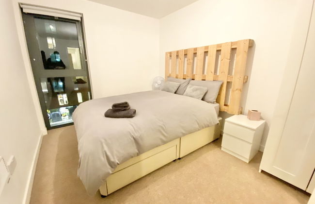 2-bed Apartment Parking Deep Cleaned Professionally - Foto 4