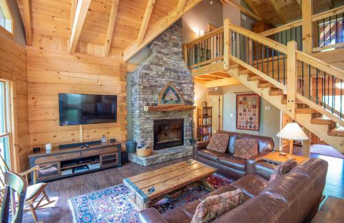 Blue Ridge Mountain Log Cabin - Views - Fireplace - River Access! - Photo 7