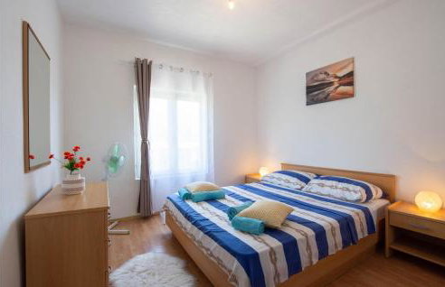 Cozy Home In Srinjine - Photo 21