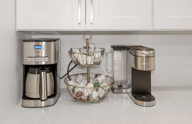 Golden Retreat: Expansive 6BR Home w Heated Pool ~ - Foto 40