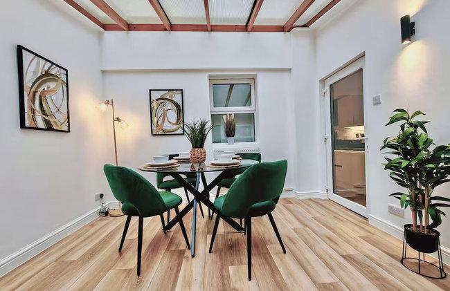 2-Bed Apartment - For Contractors & Business Travellers - Long Stays Welcome - Photo 50