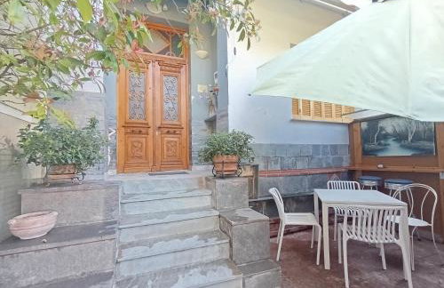 The House Thessaloniki - Charming Central with Private Courtyard - Easy Parking - 300m from University - Foto 23