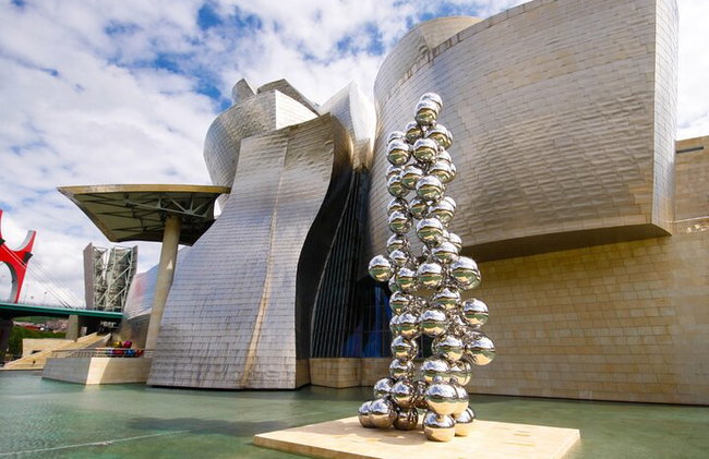 Bilbao & Guggenheim Museum Private Walking Tour with guide - Photo 3