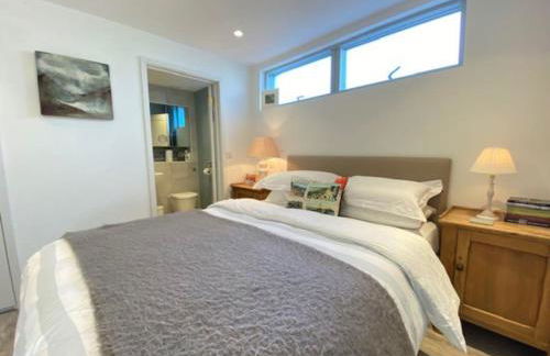 Stunning architect designed beachfront property - Foto 45