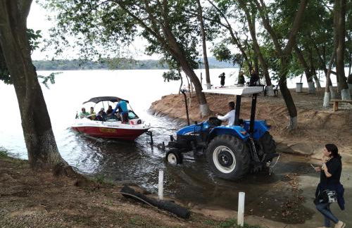 AP do LAGO, com Churrasqueira privativa , cozinha , internet no ap, rampa barco e jet, pesqueiro - B101 - Foto 12