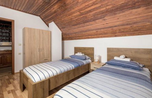 Awesome Home In Stari Laz With Kitchen - Foto 28