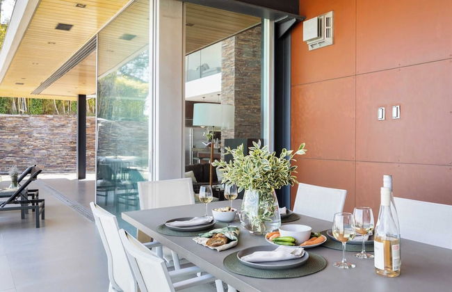 Hollywood Overlook by Avantstay Private Pool + Hot Tub Panoramic Views - Photo 21