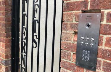 1 bed Apt close to Leeds Arena Sleeps up to 4 people F5 - Photo 9