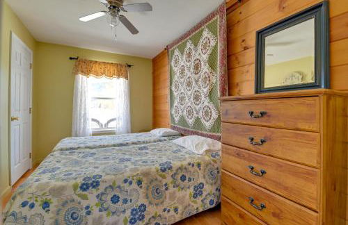 Waterfront Lake George Retreat with Shared Dock - Foto 17