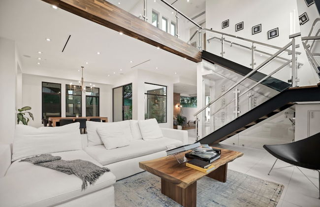 Crescent Heights - Photo 25